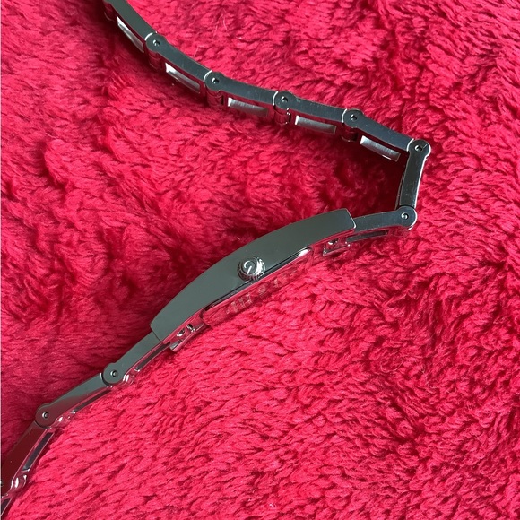 Very attractive ❤️Gucci❤️watch 🌹 - Picture 9 of 13